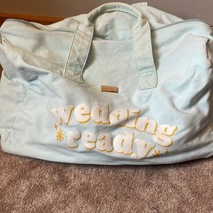 Overnite tote wedding ready used 1 time